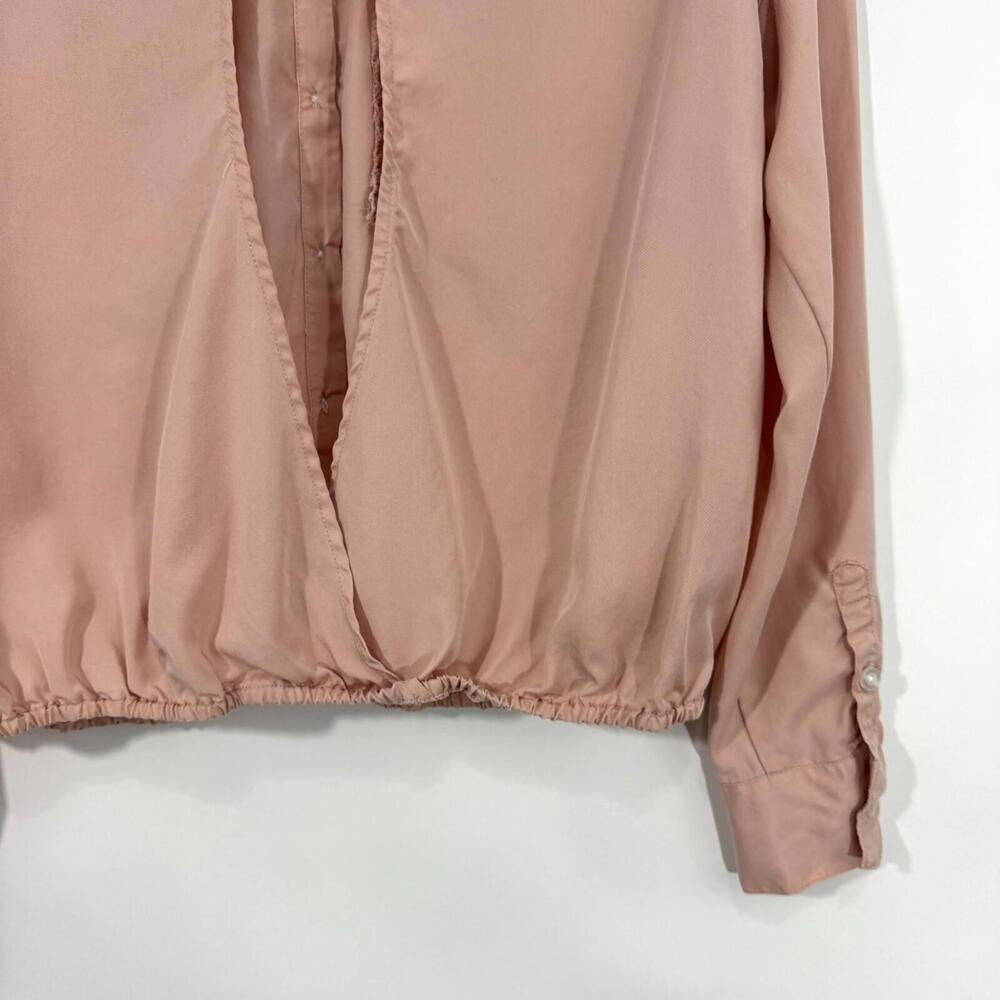 Free People Women’s Size 0  XS Light Pink Lyocell Collared Cut Out Back Shirt - Picture 9 of 9